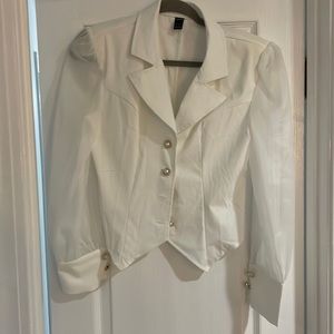 Button down top with pearl buttons!! Size: M. Never been worn!!!